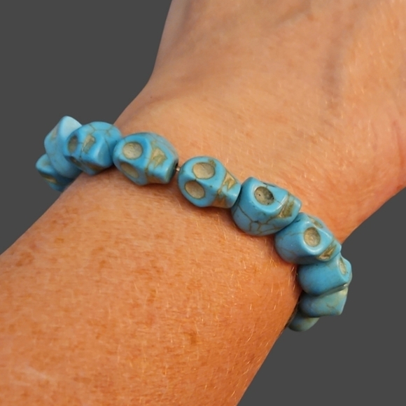 3/$30 Turquoise Howlite Skull Beaded Gasparilla Stretch Bracelet - Picture 1 of 4